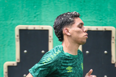 Paulo Baya se apresenta e faz primeiro treino pelo Fluminense