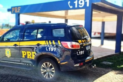 Carro é flagrado transportando 10 pessoas em Paraty