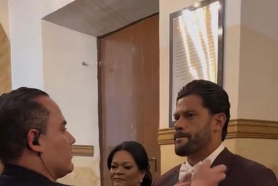 Hulk Paraíba e Camila Ângelo sobem ao altar em igreja de Campina Grande