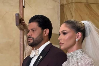 Hulk Paraíba e Camila Ângelo sobem ao altar em igreja de Campina Grande