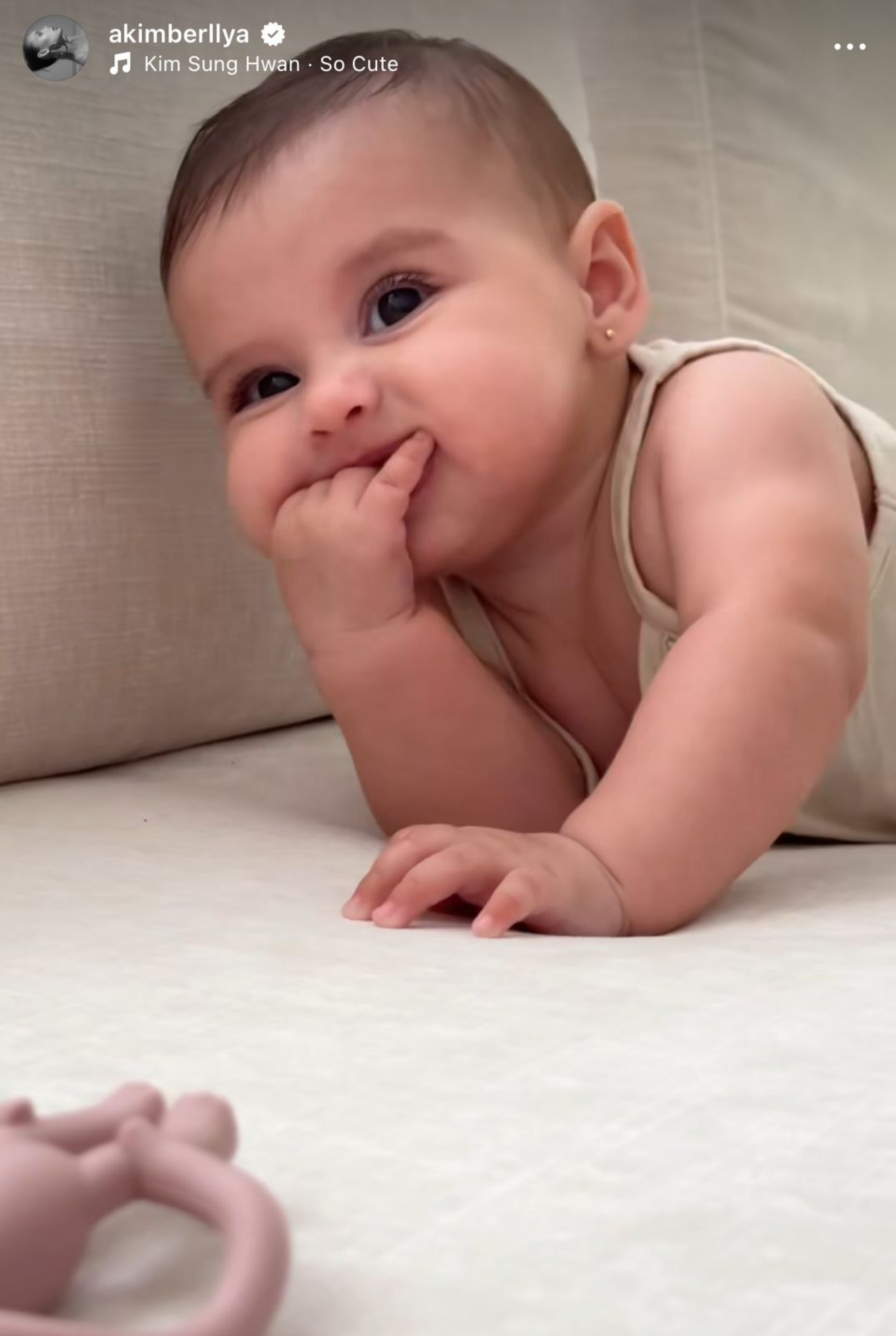 Amanda Kimberlly compartilha momento fofo da filha, Helena - Reprodução Instagram