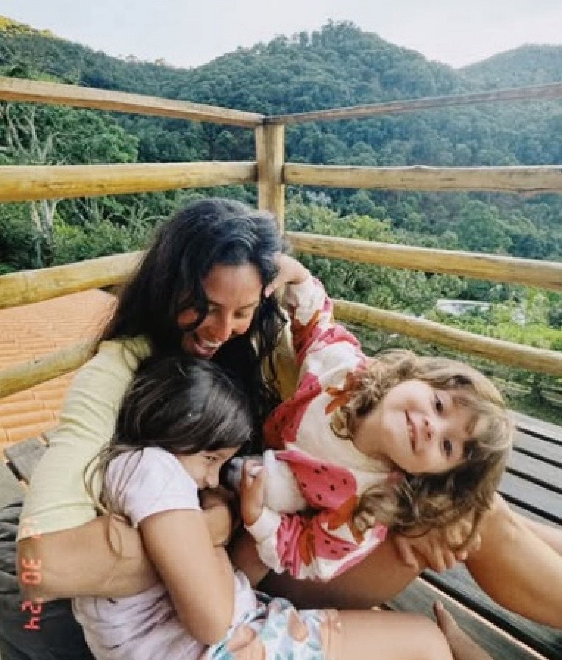 Yanna Lavigne com as filhas  - Reprodução/Instagram 