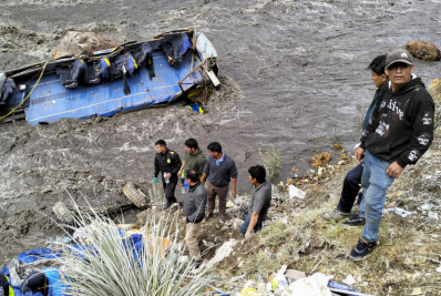 Acidente de ônibus nos Andes peruanos deixa seis mortos e seis desaparecidos