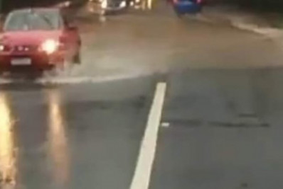 Temporal derruba árvore e bloqueia Rio-Santos em Paraty 