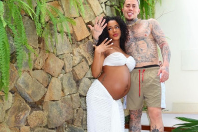 À espera do primeiro filho, MC Daniel oficializa noivado com Lorena Maria