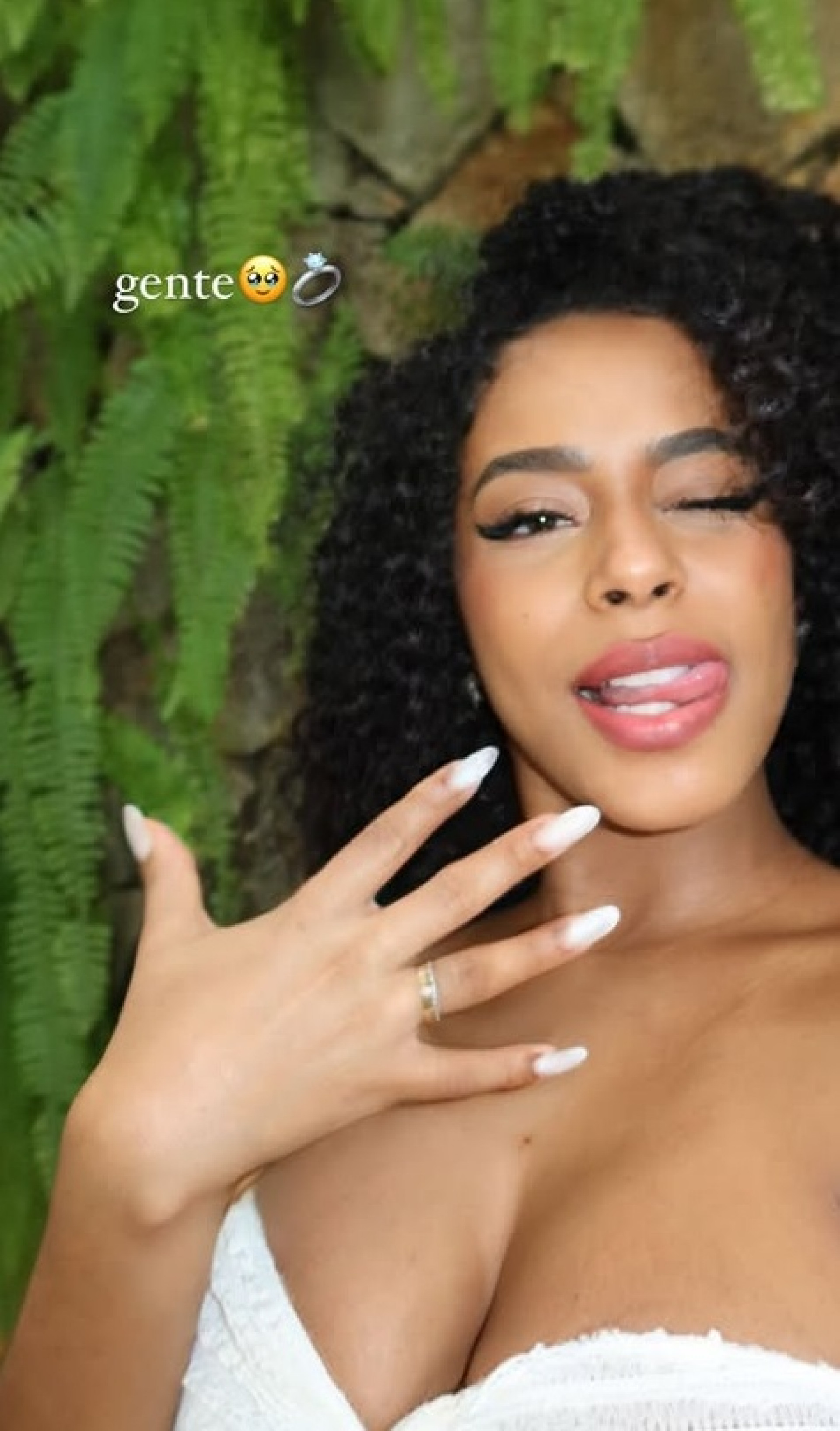 Lorena Maria exibe aliança de noivado com MC Daniel  - Reprodução/Instagram 