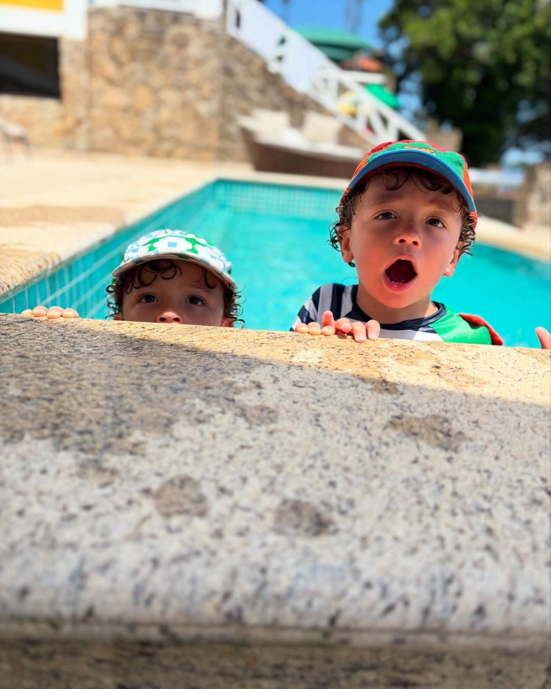 Raul e Roque na piscina  - Reprodução/Instagram