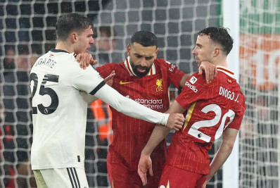 Em clássico movimentado, Liverpool e United ficam no empate em Anfield