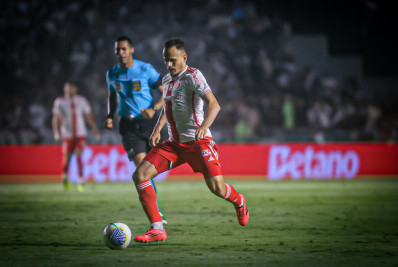 Fluminense fica perto de contratar o lateral-esquerdo Renê, ex-Flamengo