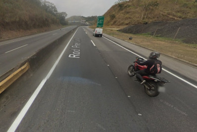 Engavetamento com ônibus, carreta e carros deixa sete pessoas feridas na Dutra