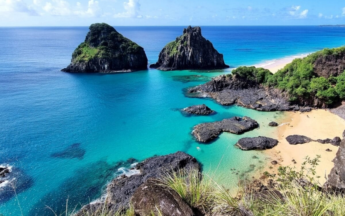 Fernando de Noronha tem algumas das praias mais bonitas do mundo (Imagem: jp_vizintim | Shutterstock)