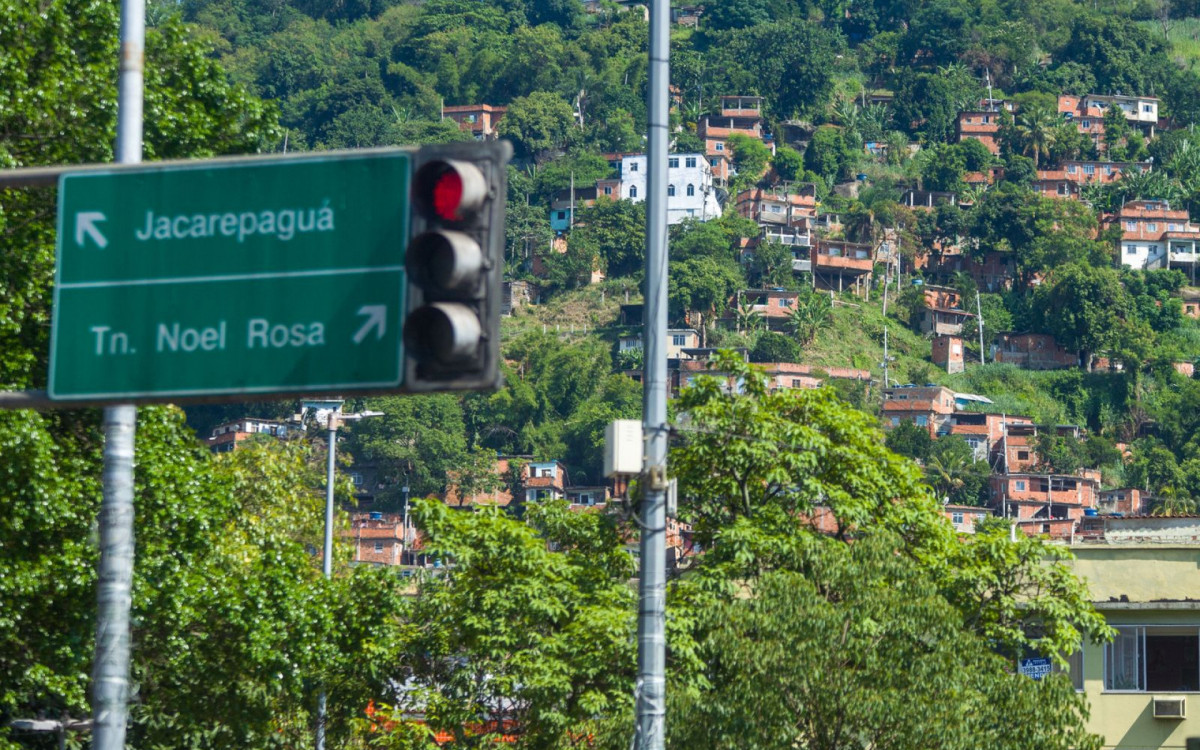 Policiamento foi reforçado nos arredores do Morro dos Macacos na manhã desta segunda (6) - Armando Paiva/Agência O DIA