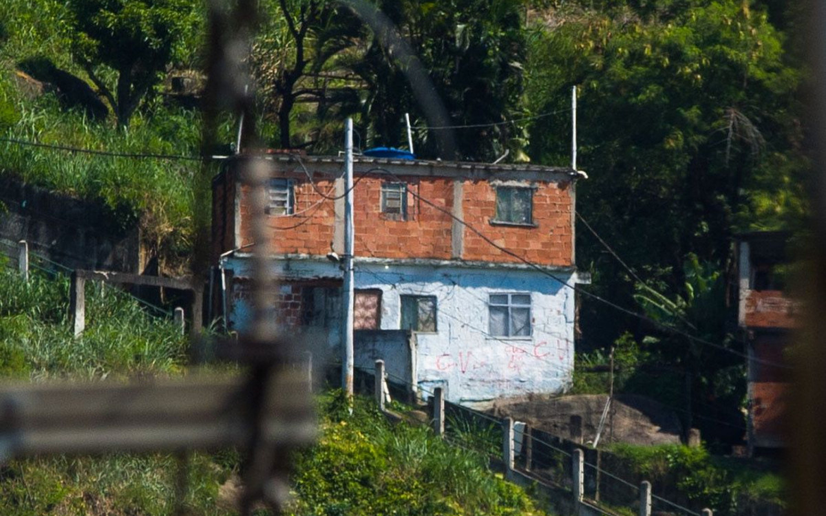Policiamento foi reforçado nos arredores do Morro dos Macacos na manhã desta segunda (6) - Armando Paiva/Agência O DIA