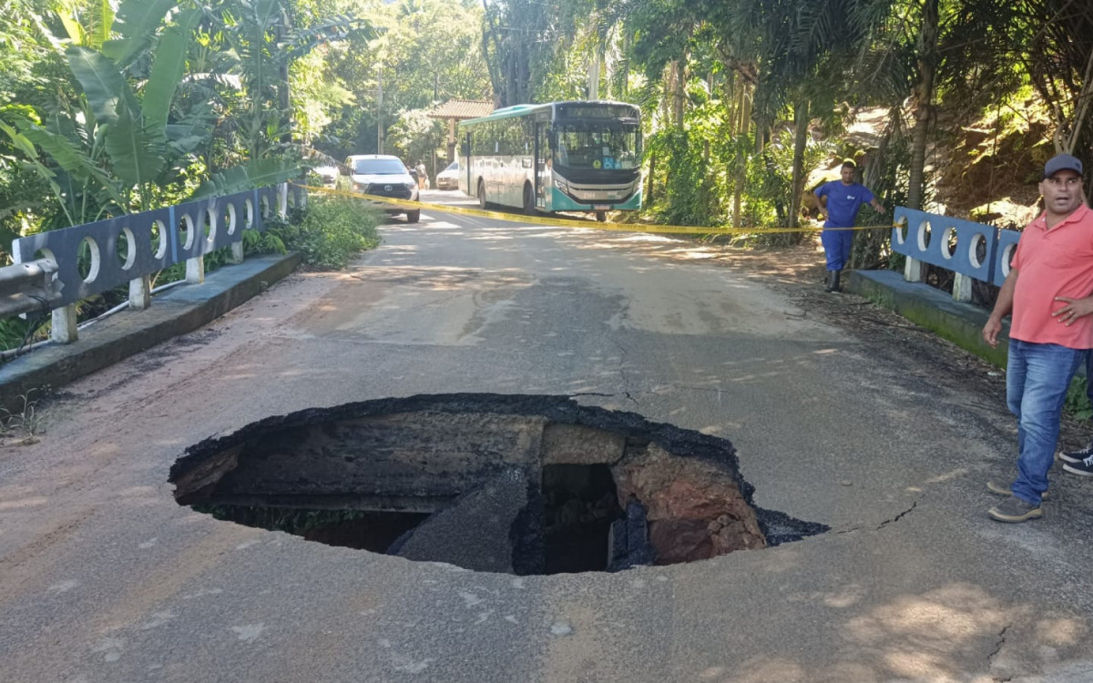 O solo da ponte do Frade cedeu e o acesso a Macaé pode ser feito somente pelo distrito do Sana