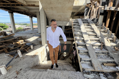 Prefeito visita o Hospital Municipal e acompanha recapeamento em três avenidas de Belford Roxo