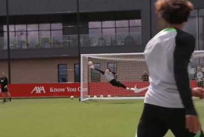 Vídeo: de volta ao Fluminense, goleiro já ganhou elogios de Van Dijk e Salah