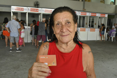 Assistência Social de Niterói inicia entrega dos novos cartões da Moeda Arariboia