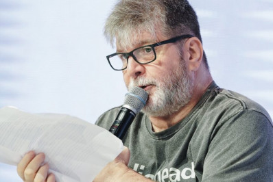 Marcelo Rubens Paiva celebra conquista de Fernanda Torres no Globo de Ouro