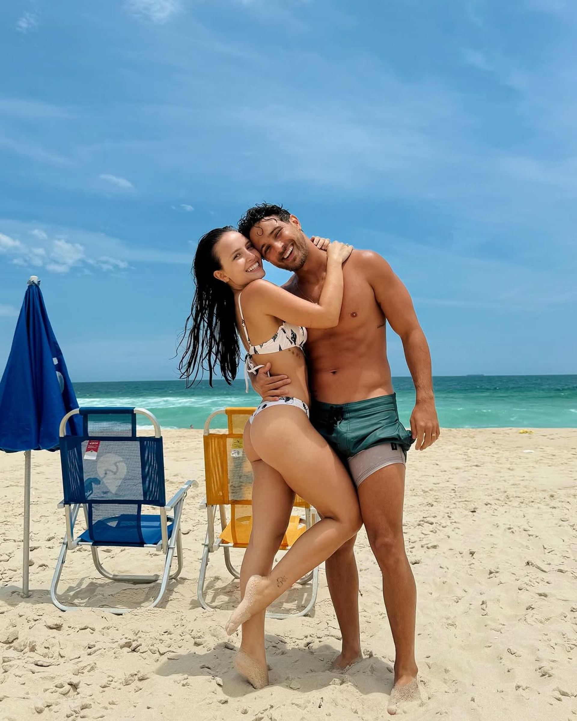 Larissa Manoela curtiu praia no Rio ao lado do marido - Reprodução/Instagram