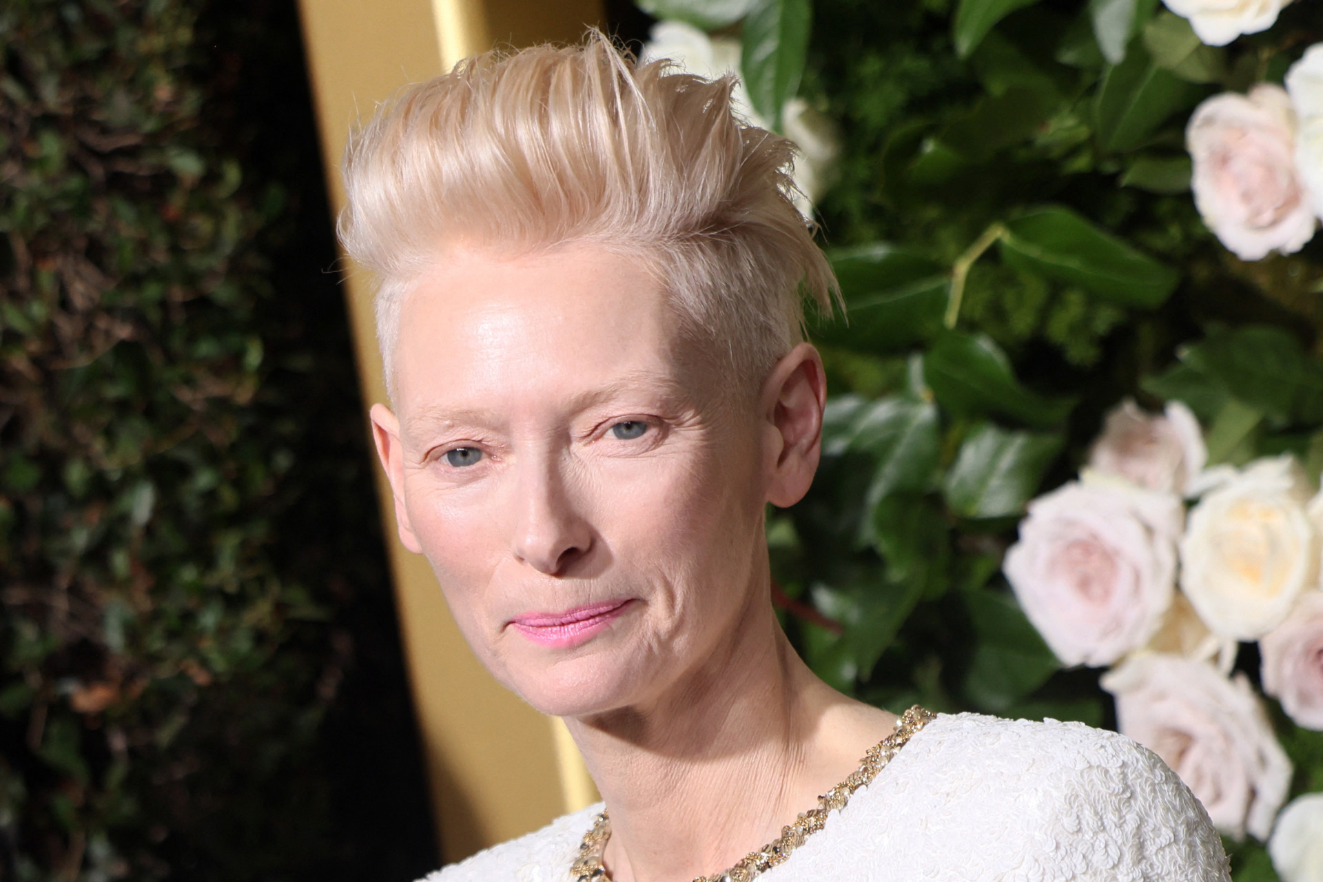 Reação de Tilda Swinton com vitória de Fernanda Torres no Globo de Ouro viralizou nas redes - AFP