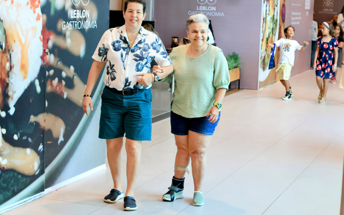 Adriane Bonato e Claudia Rodrigues passeiam por shopping no Rio
 - Dan Delmiro/Agnews