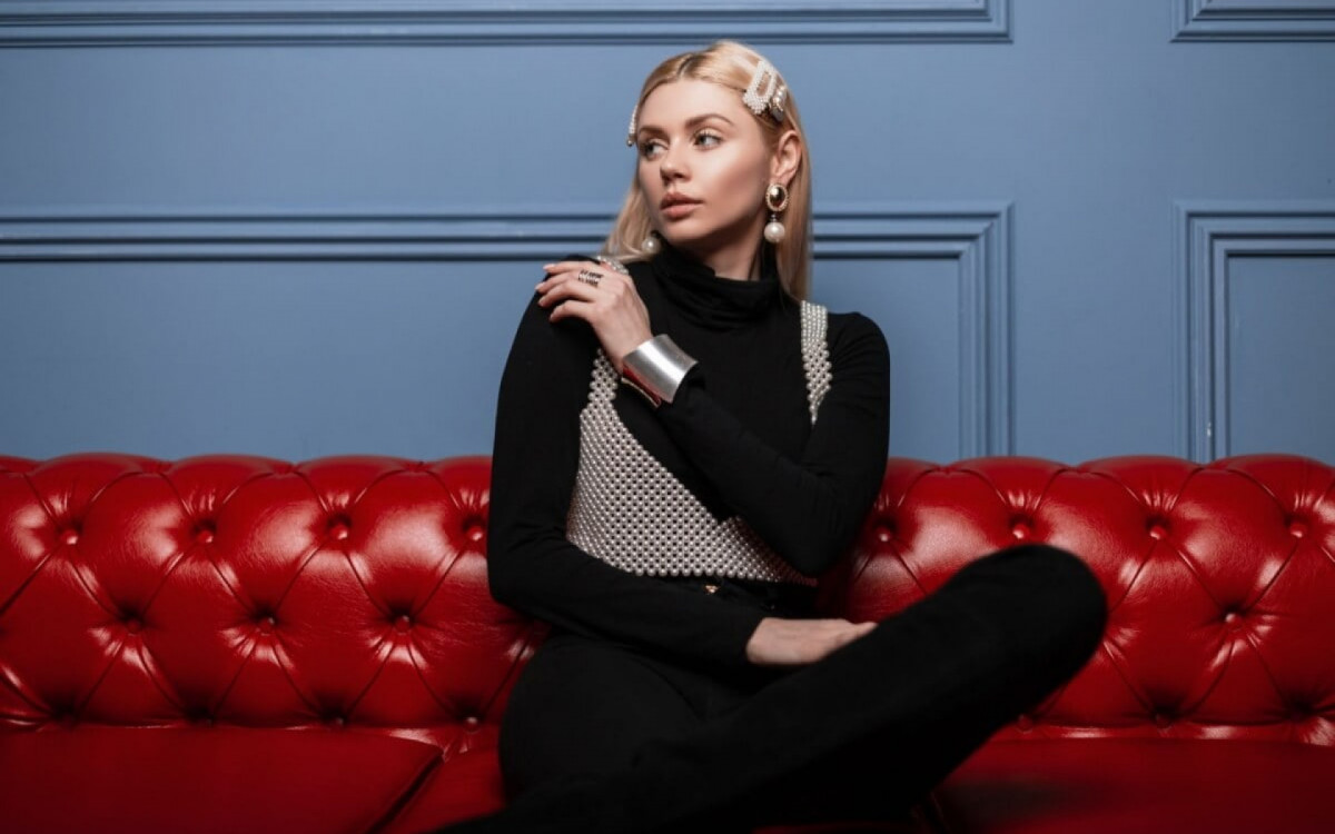 Os acess&oacute;rios para cabelo ajudam a completar o look (Imagem: Alones | Shutterstock)