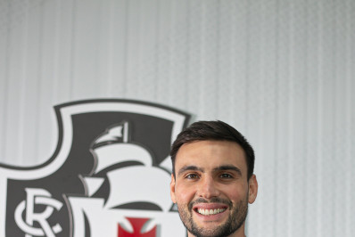 Vasco oficializa a contratação do goleiro Daniel Fuzato