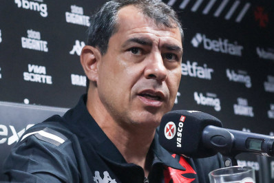 Carille chama atenção para postura do Vasco após gol sofrido: 'Parece que tudo acabou'