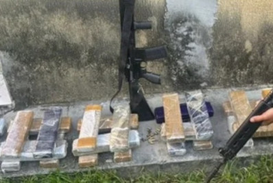 PM apreende fuzil, munições e drogas no Trio de Ouro