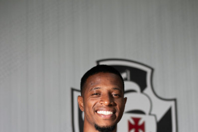 Vasco anuncia Tchê Tchê como primeira contratação de 2025
