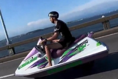 Vídeo: homem é flagrado pilotando 'jet ski' na Ponte Rio-Niterói