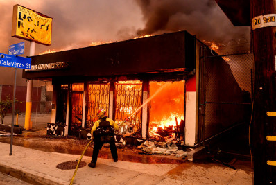 Sobe para 5 o número de mortos por incêndios nos arredores de Los Angeles