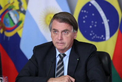 Bolsonaro vai ao Senado para almoço do bloco de oposição