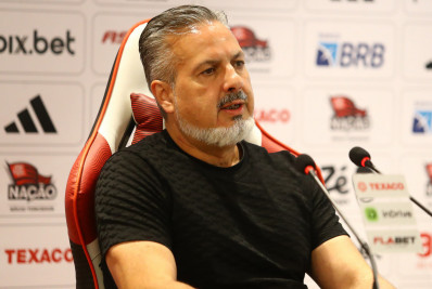 Dirigente do Flamengo não prioriza renovação de dupla e explica Gerson: 'Salário defasado'