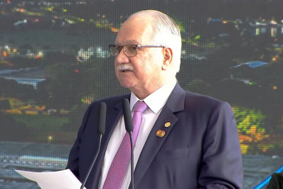 Fachin e Lewandowski relembram tentativa de golpe e celebram a democracia brasileira: 'Inabalada'