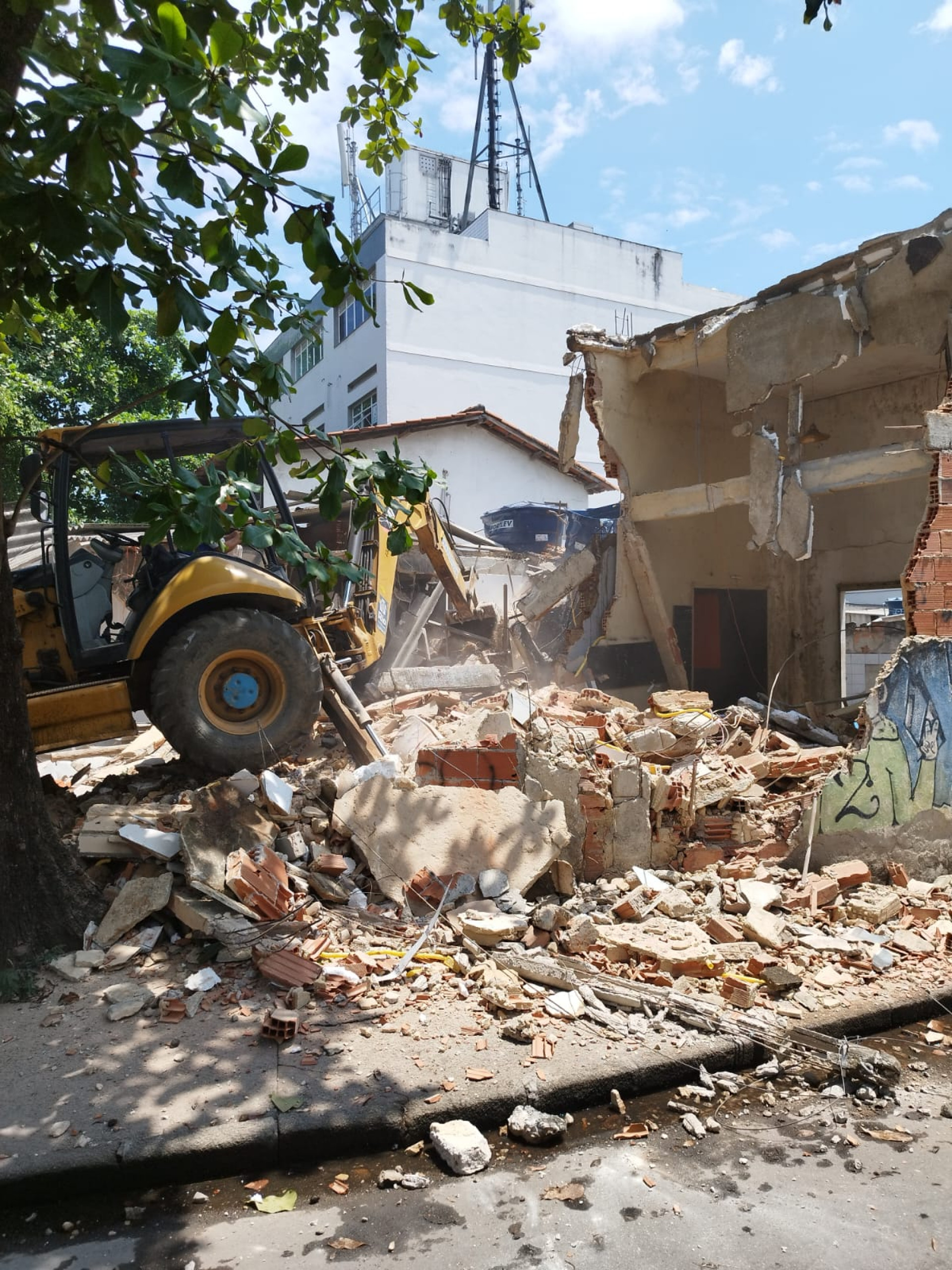 Operação da Secretaria de Ordem Pública remove três construções comerciais irregulares no Recreio dos Bandeirantes
 - Seop/Divulgação