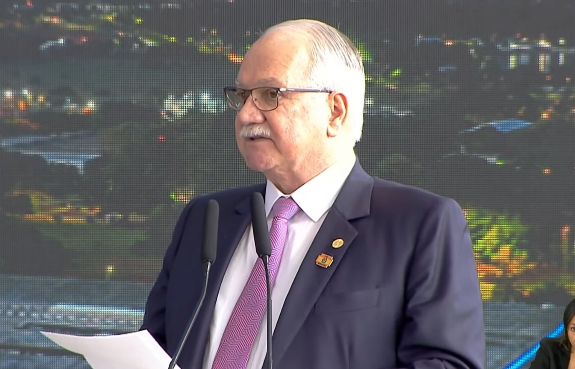 Fachin pede 'resiliência' de juízes diante de ataques ao Judiciário