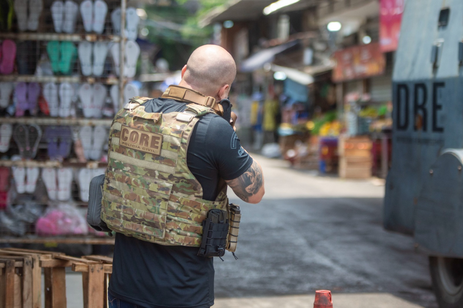 Policiamento é reforçado na Avenida Dom Helder Câmara após confronto com criminosos de Manguinhos - Armando Paiva / Agência O Dia