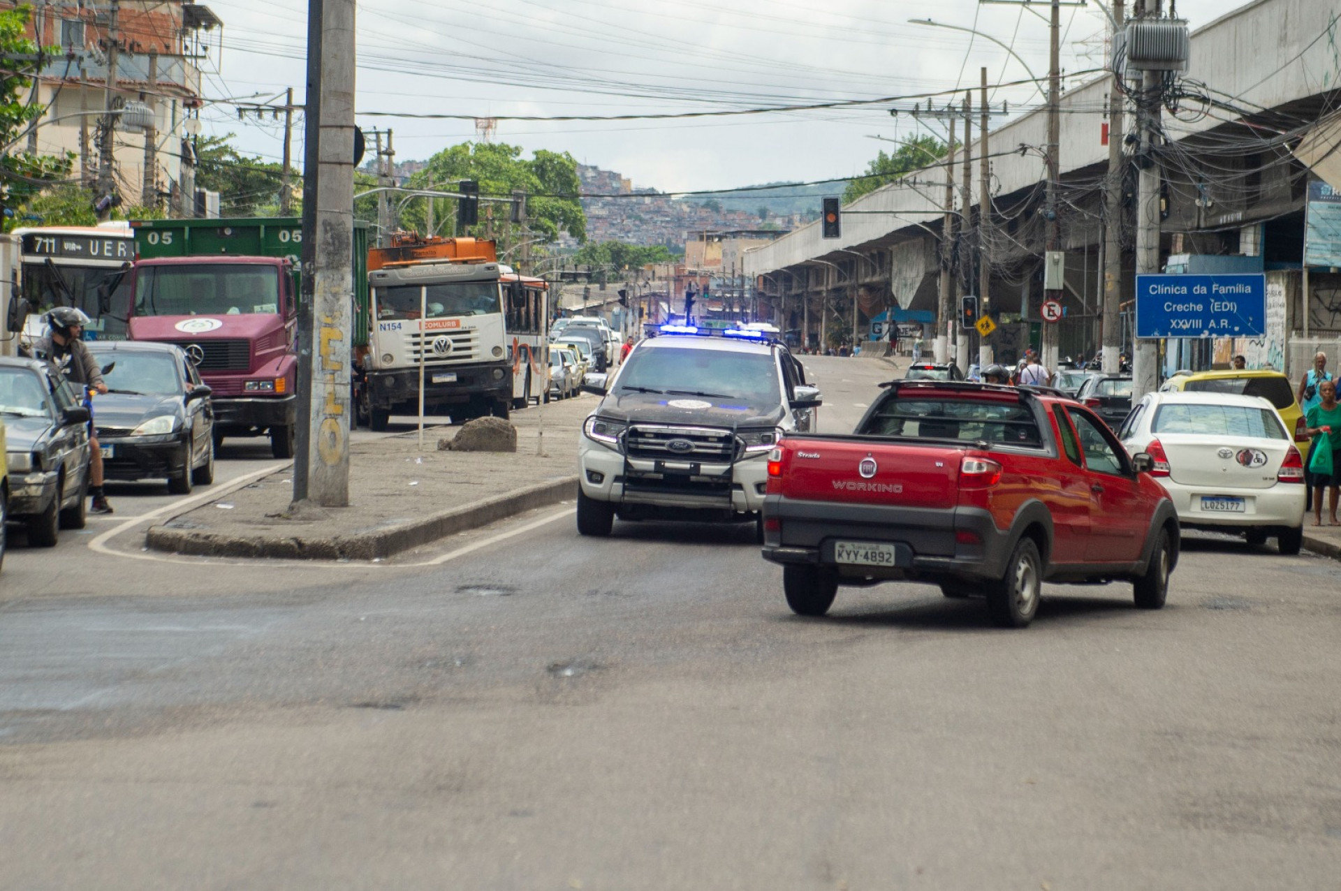 Policiamento é reforçado na Avenida Dom Helder Câmara após confronto com criminosos de Manguinhos - Armando Paiva / Agência O Dia