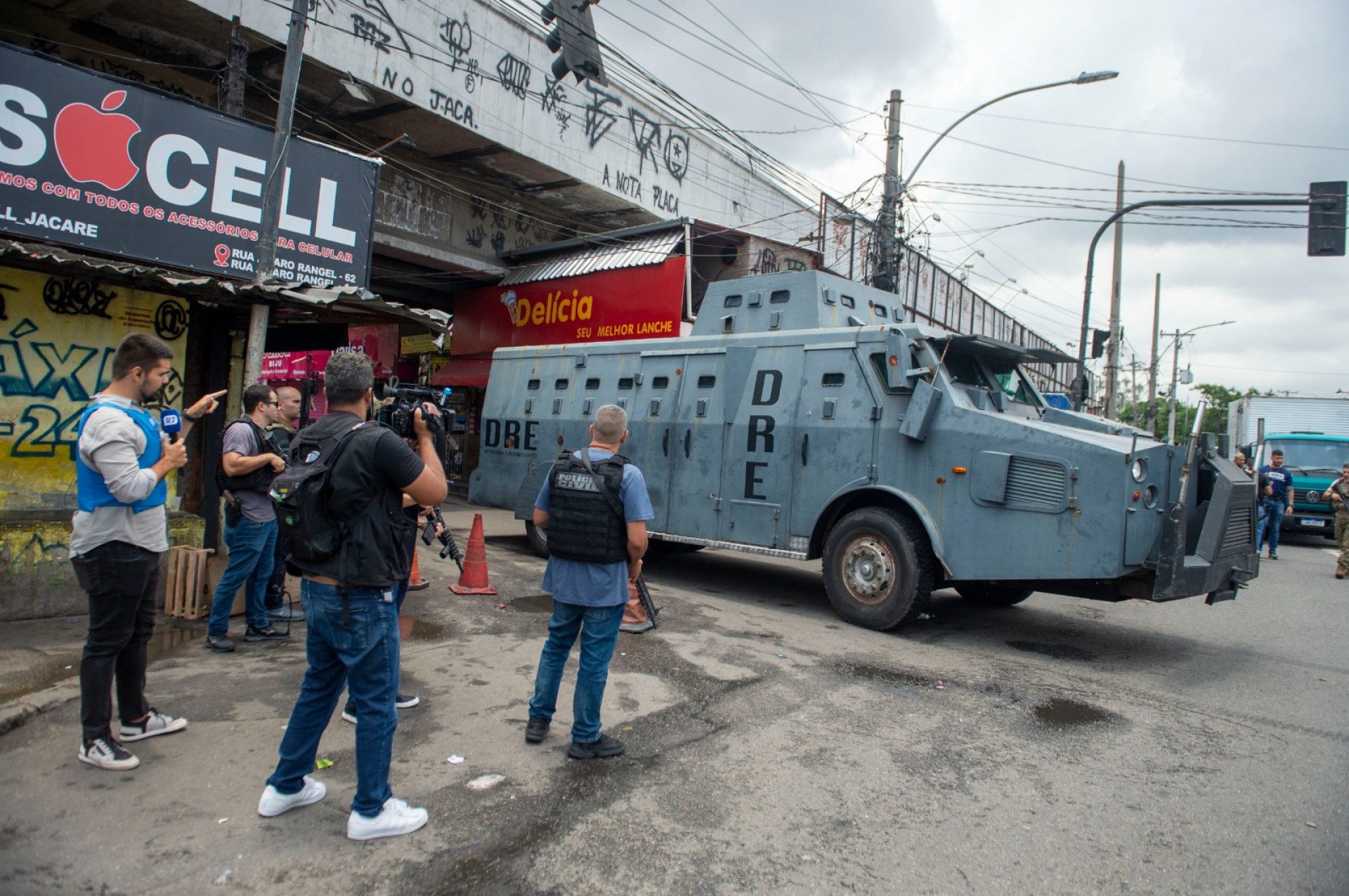 Policiamento é reforçado na Avenida Dom Helder Câmara após confronto com criminosos de Manguinhos - Armando Paiva / Agência O Dia