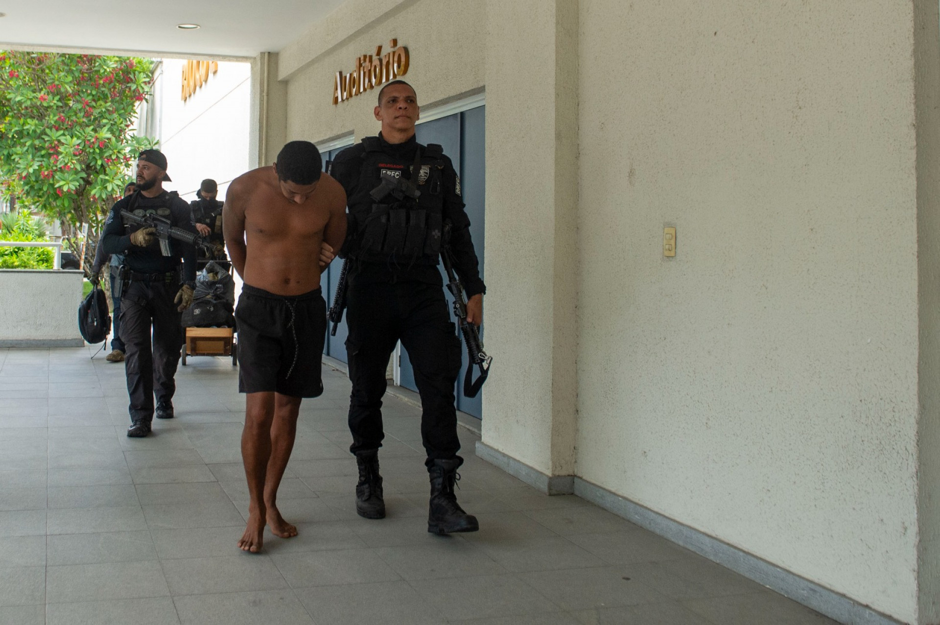 Suspeito foi conduzido à Cidade da Polícia por agentes da Delegacia de Roubos e Furtos de Cargas (DRFC) - Armando Paiva / Agência O Dia