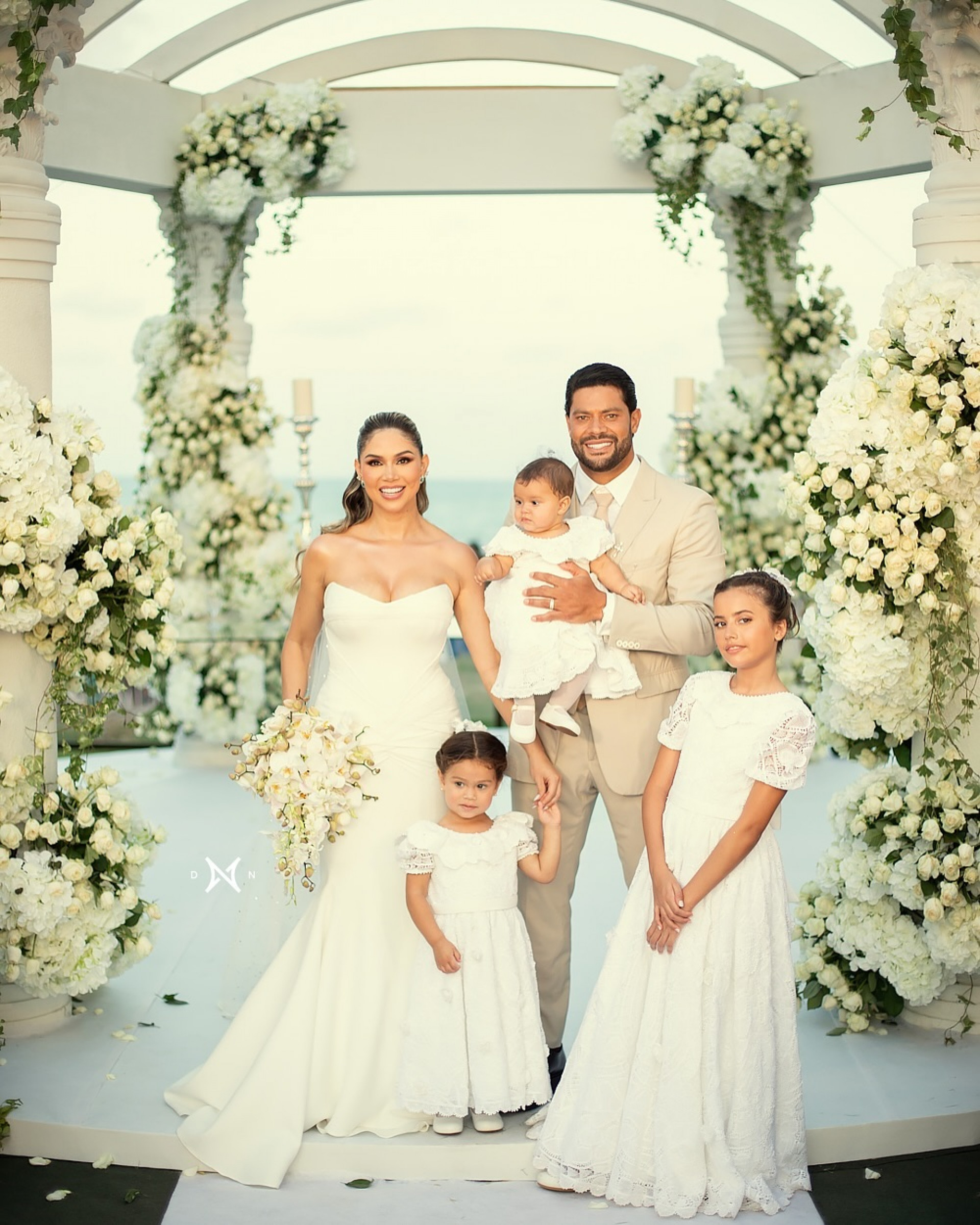 Hulk, Camila Ângelo e as filhas  - Reprodução / Instagram 