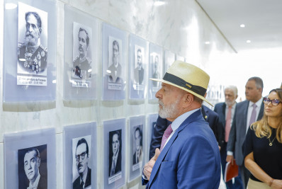 Lula visita galeria dos ex-presidentes no Planalto e critica Bolsonaro: 'Foi eleito por mentiras'