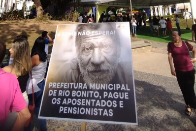 Aposentados e pensionistas da educação de Rio Bonito afirmam que estão há dois meses sem receber