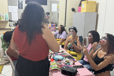 Workshop de automaquiagem é realizado no Espaço da Mulher Mesquitense