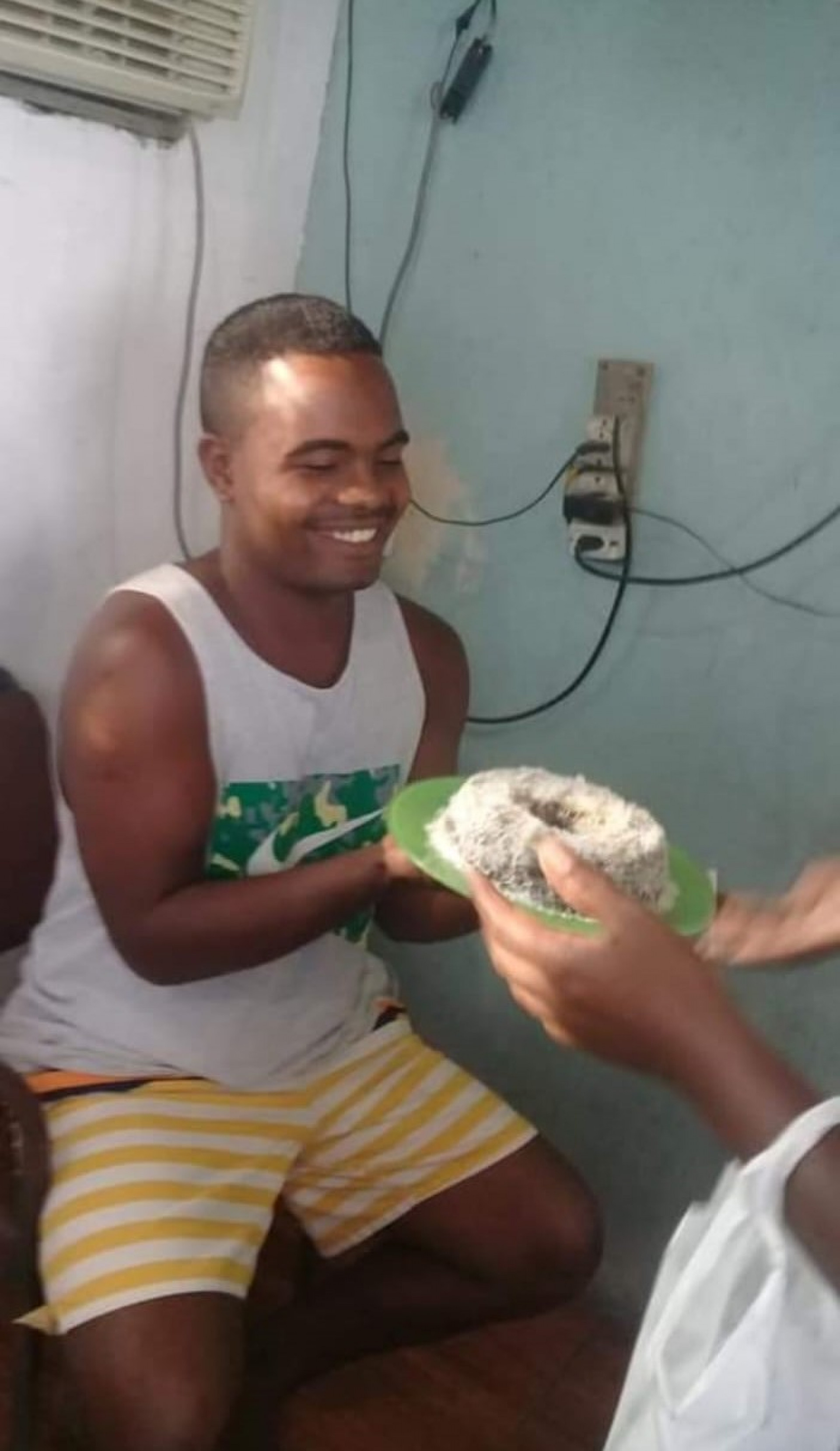 Luiz Felipe da Silva, de 34 anos, trabalha como barbeiro, segundo a família