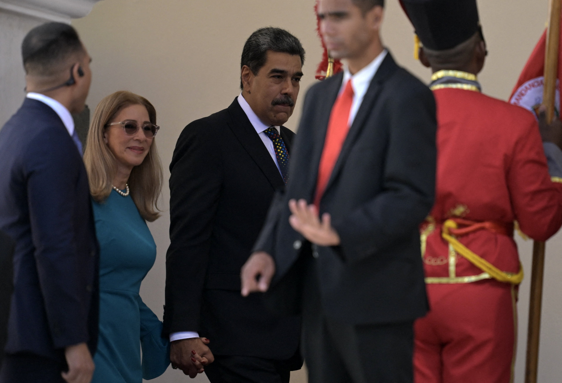 Maduro toma posse nesta sexta na Venezuela - AFP