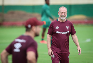 Mano Menezes faz testes e avalia possíveis substitutos de Ganso