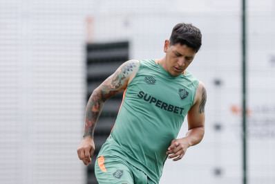 Cano faz alerta sobre parte física e celebra volta aos treinos: ‘muito feliz’