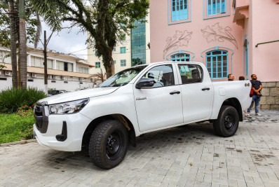 Meio Ambiente de Teresópolis recebe veículo do Governo do Estado